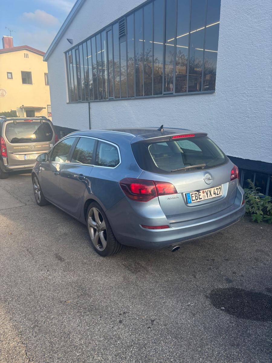 Opel Astra 2010 — photo 5