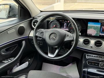 Mercedes E 220 - 11