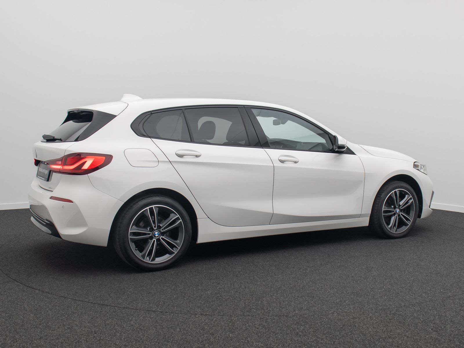 Fahrzeugabbildung BMW 118i Sport Line LED Navi DAB Tempomat