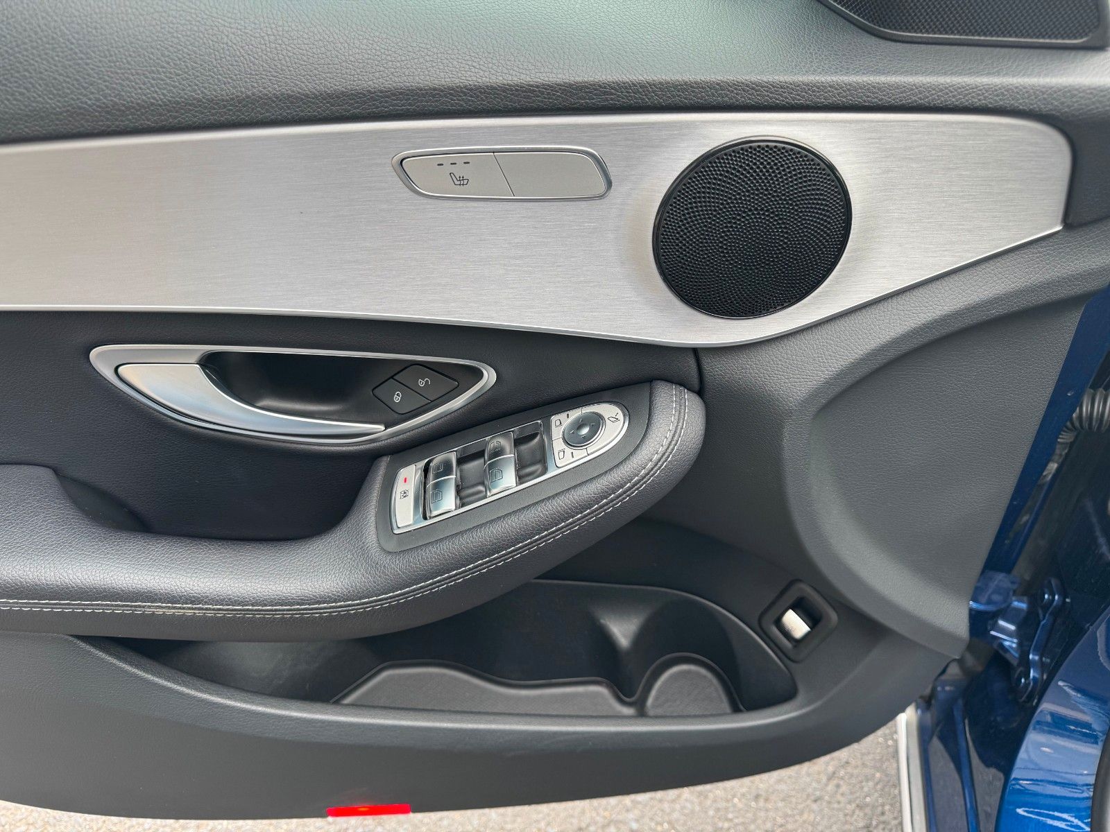 Fahrzeugabbildung Mercedes-Benz C 300 T Avantgarde+Ambiente+LED+IHC+SpiegelP