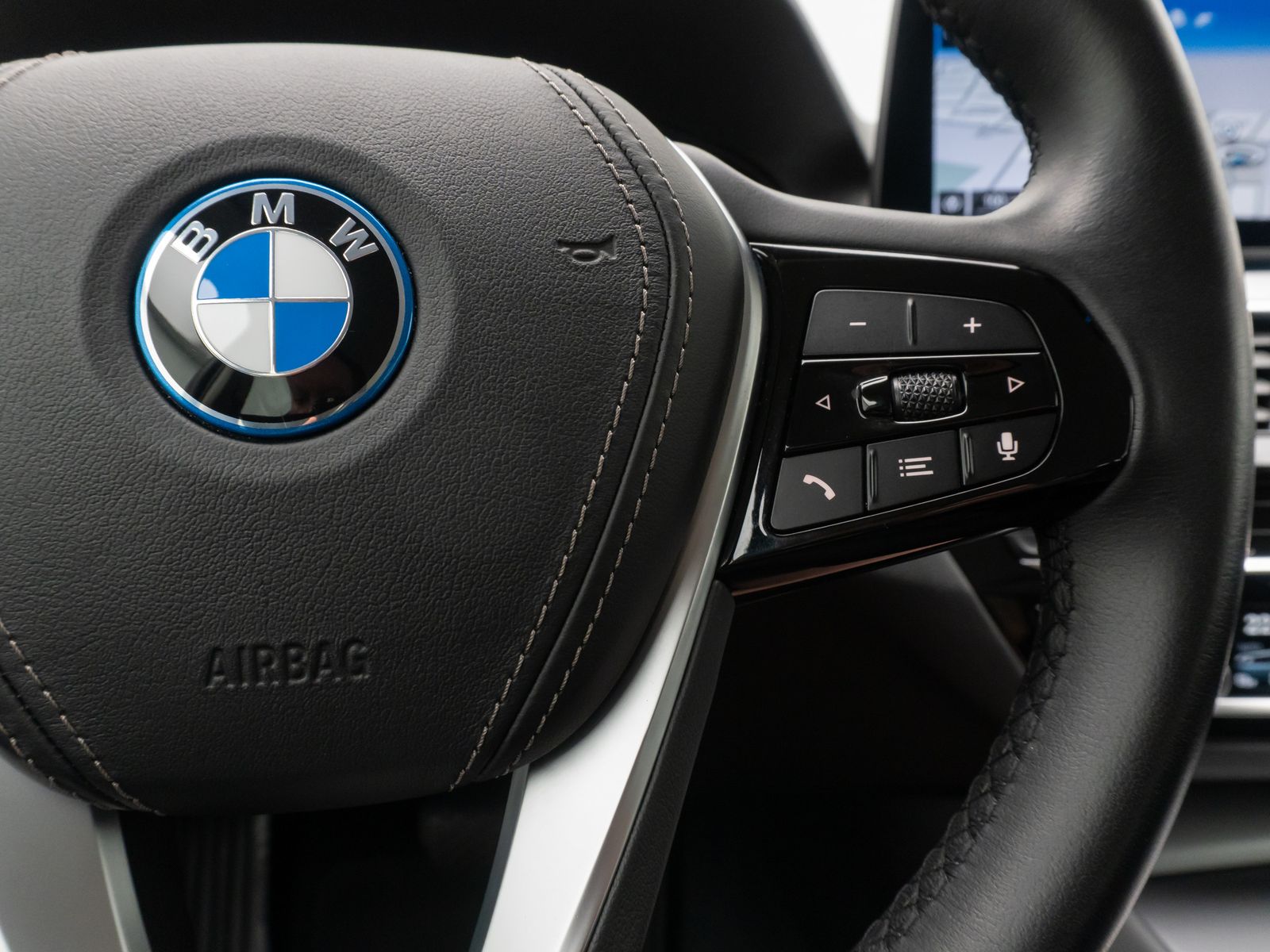 Fahrzeugabbildung BMW 530e Kamer Laser HUD DAB H/K Komfort Alarm Sport