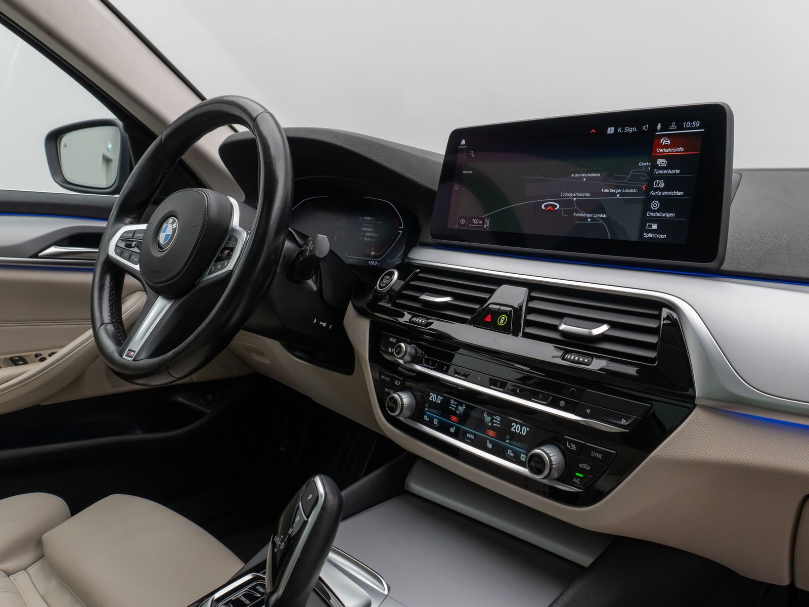 Fahrzeugabbildung BMW 530d  Panorama Kamera Laser HUD DAB HiFi Komfort