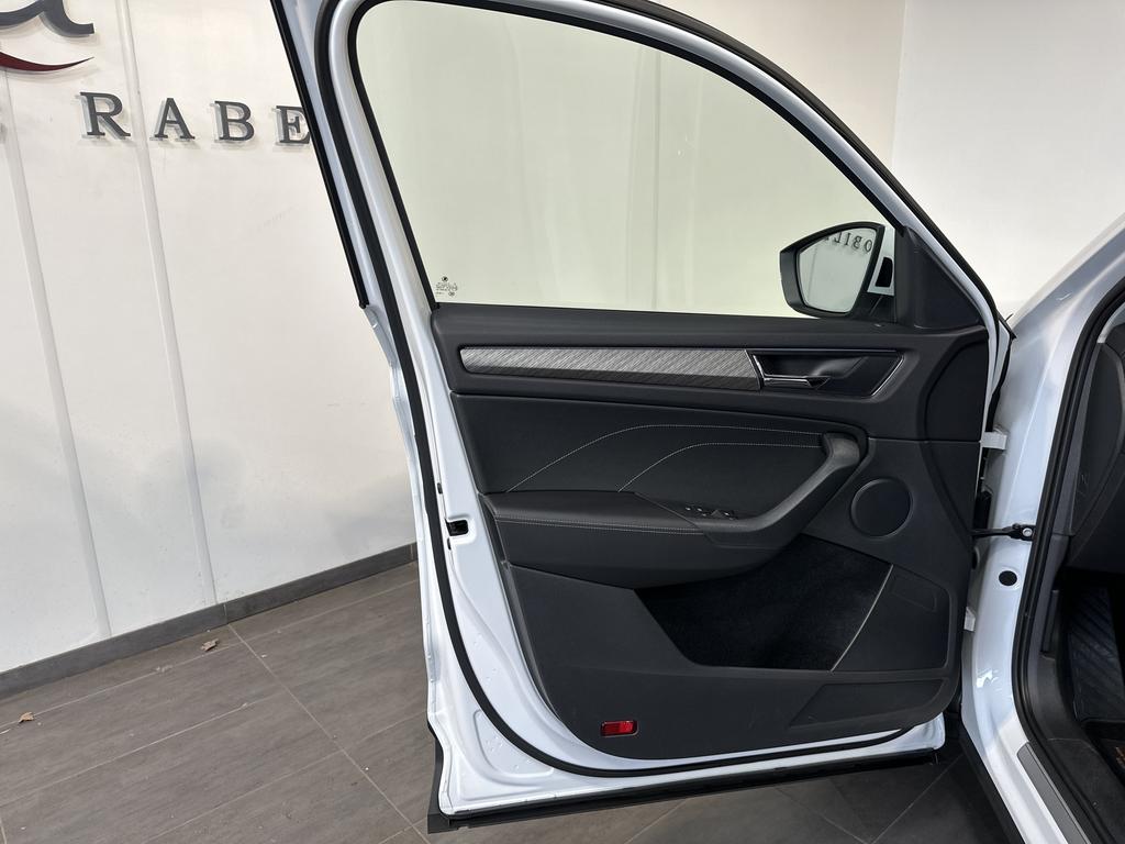 Skoda Kodiaq 2022 г. Белый, пробег 52750 км