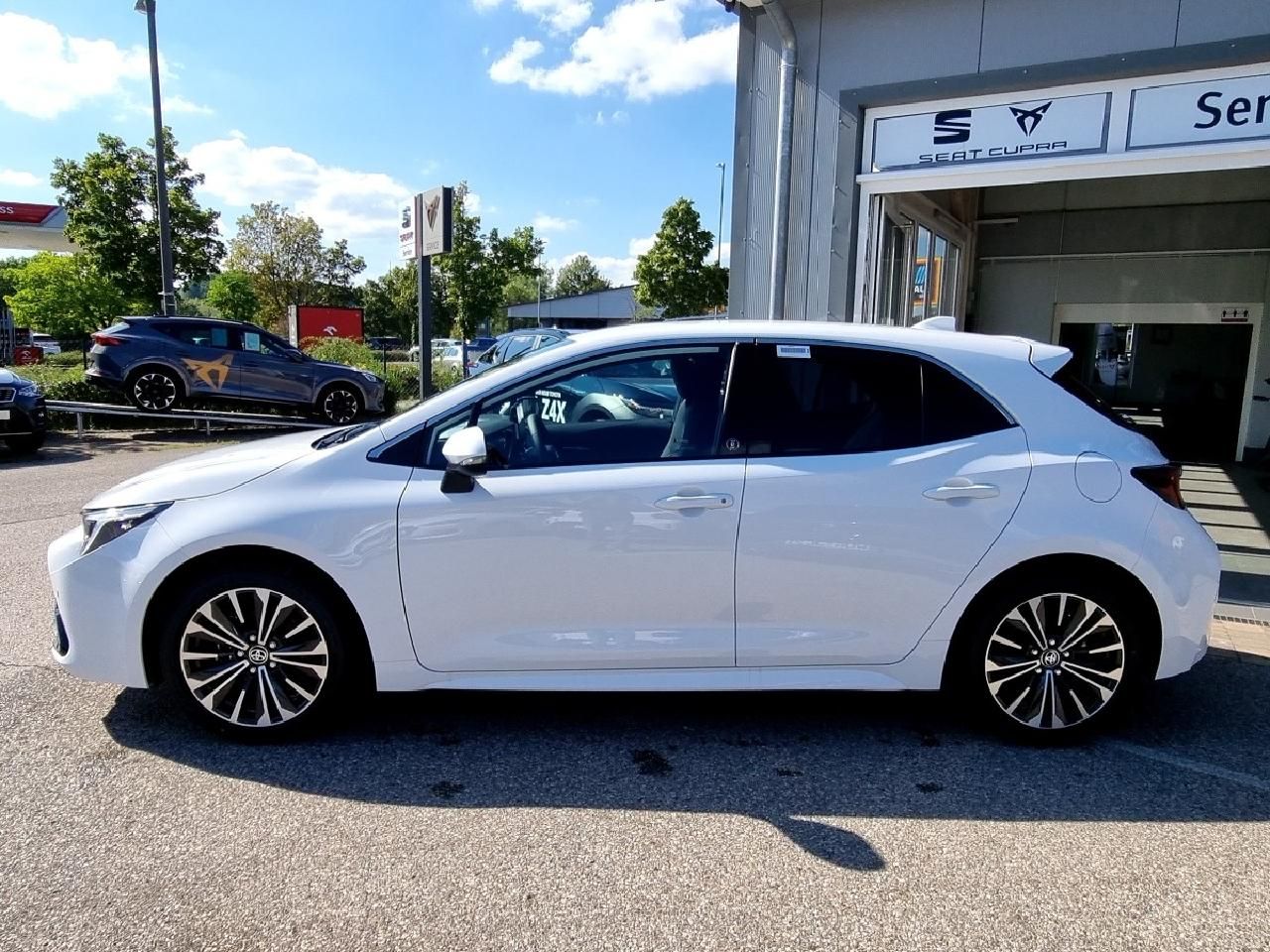 Fahrzeugabbildung Toyota Corolla 1.8 Hybrid Team D + Technik-P. inkl AHK