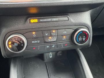 Ford Focus Turnier 1.5 Active X NaviAHK