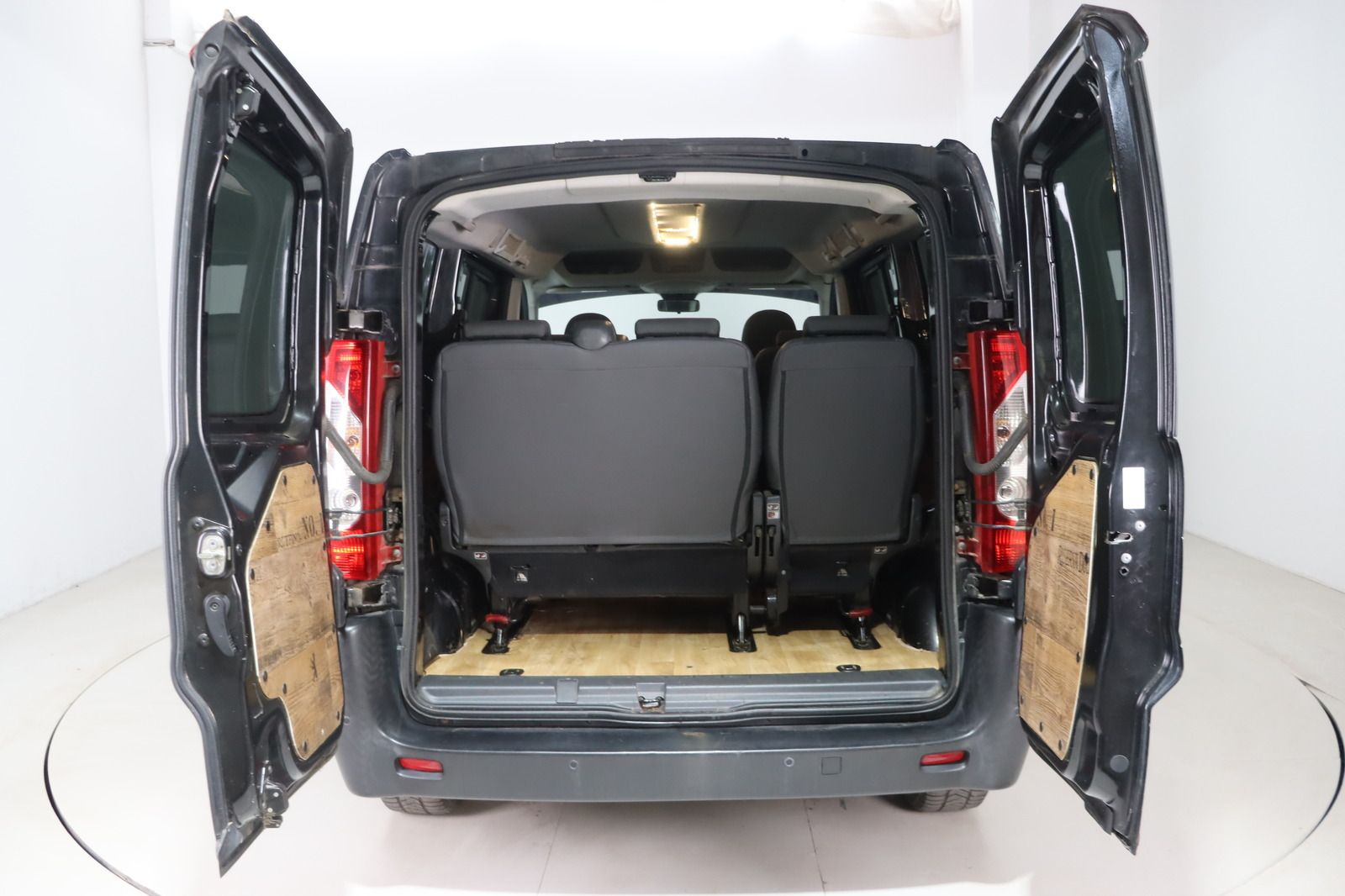 Fahrzeugabbildung Peugeot Expert Tepee 1.6HDI COOL 8 Sitzer