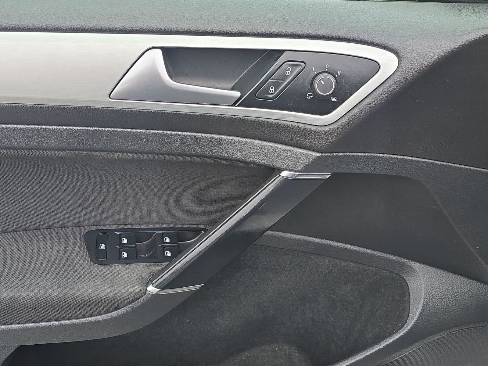 Fahrzeugabbildung Volkswagen Golf VII Cup AUS 1.HAND /Panorama/NAVI/PDC