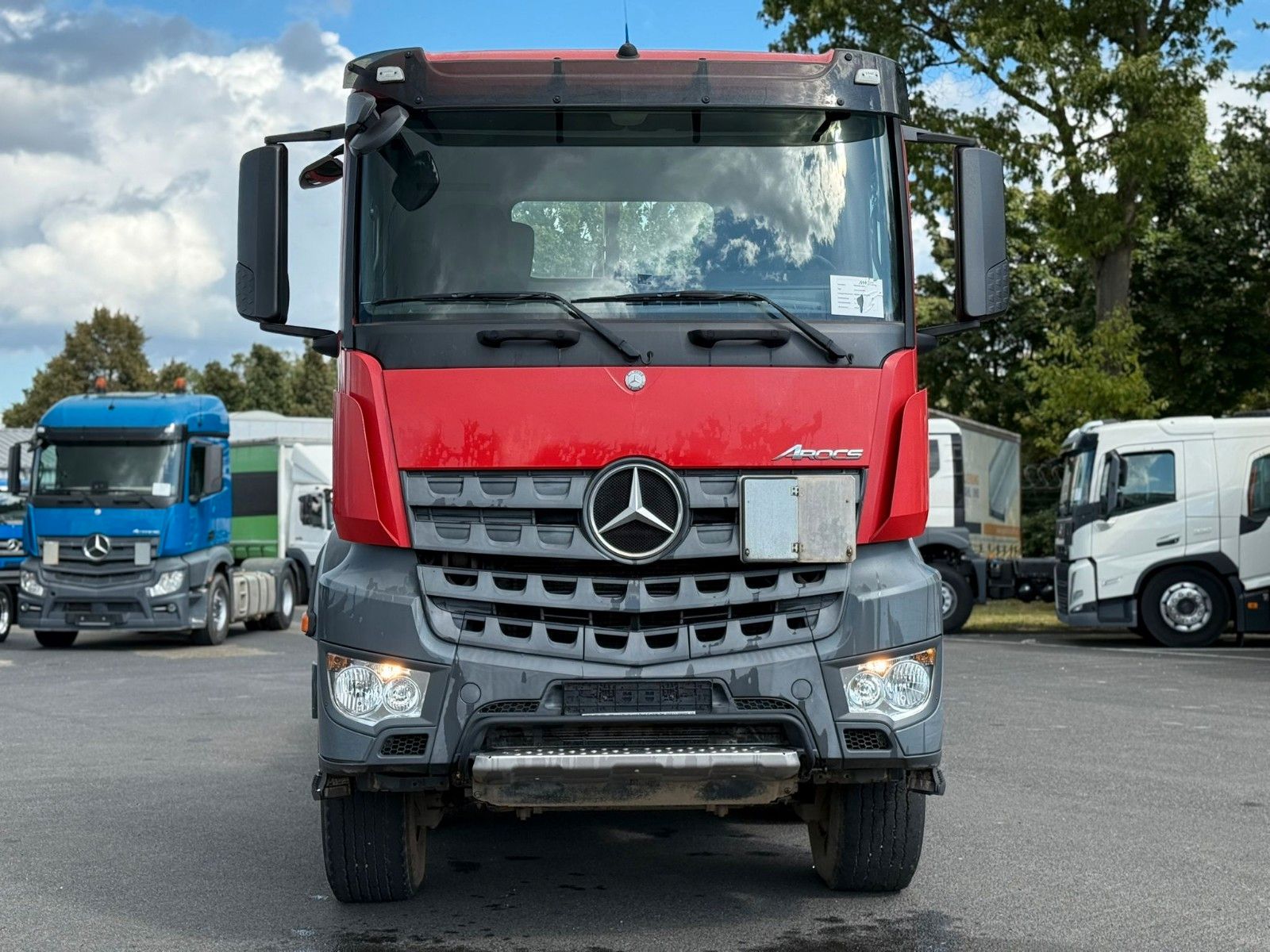 Fahrzeugabbildung Mercedes-Benz Arocs 4148 8x6 Gergen Abrollkipper
