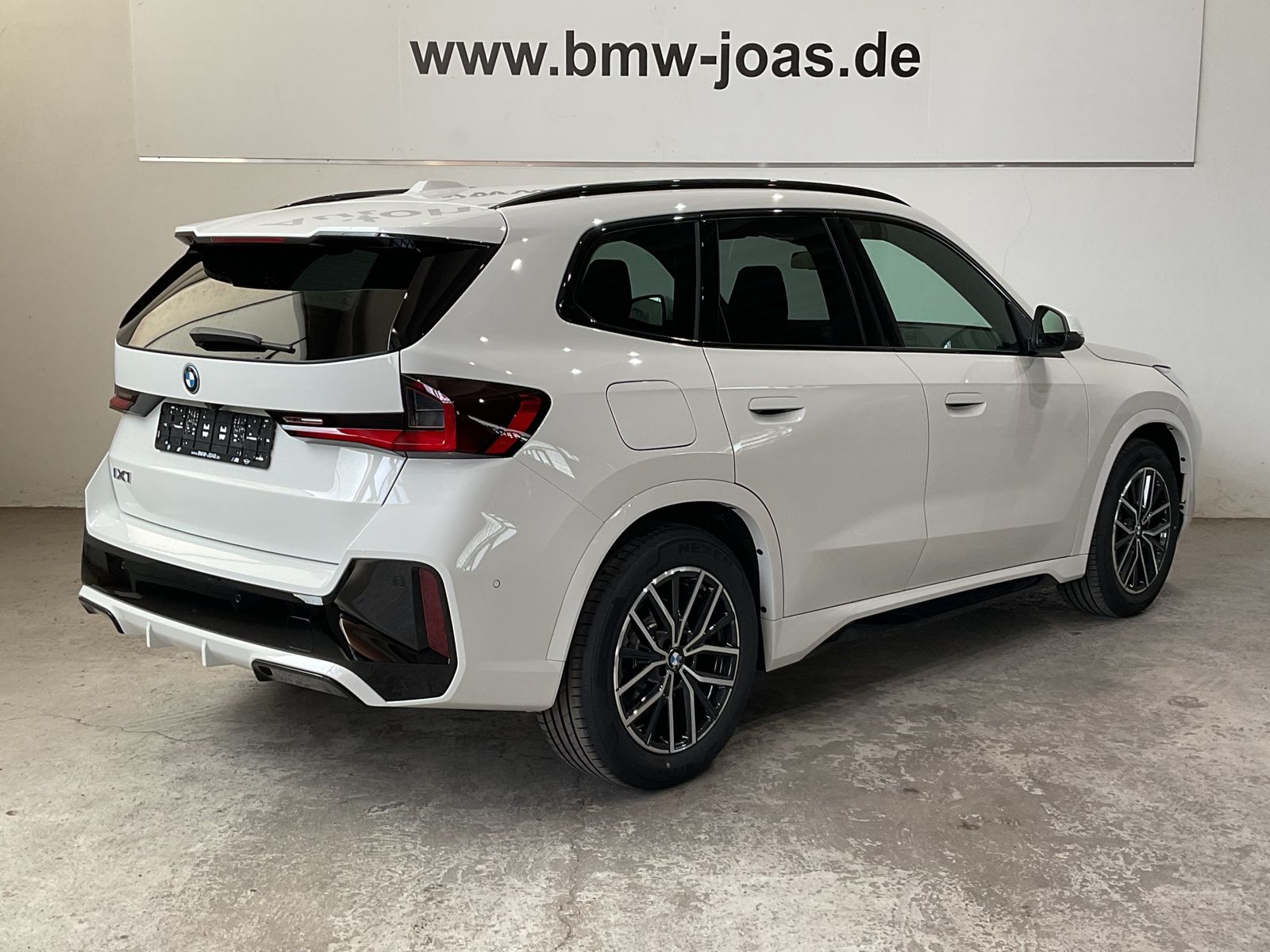 Fahrzeugeinzelansicht 19 Fahrzeugabbildung BMW iX1 eDrive20 |Head-Up Display |AHK |Komfortzugan