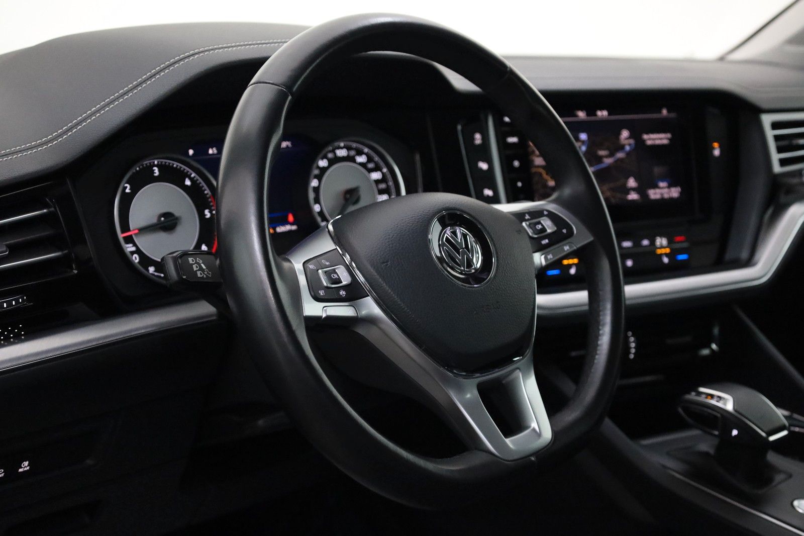 Fahrzeugabbildung Volkswagen Touareg Elegance 4M,R-Line,Keyless,AHK el,SR+WR