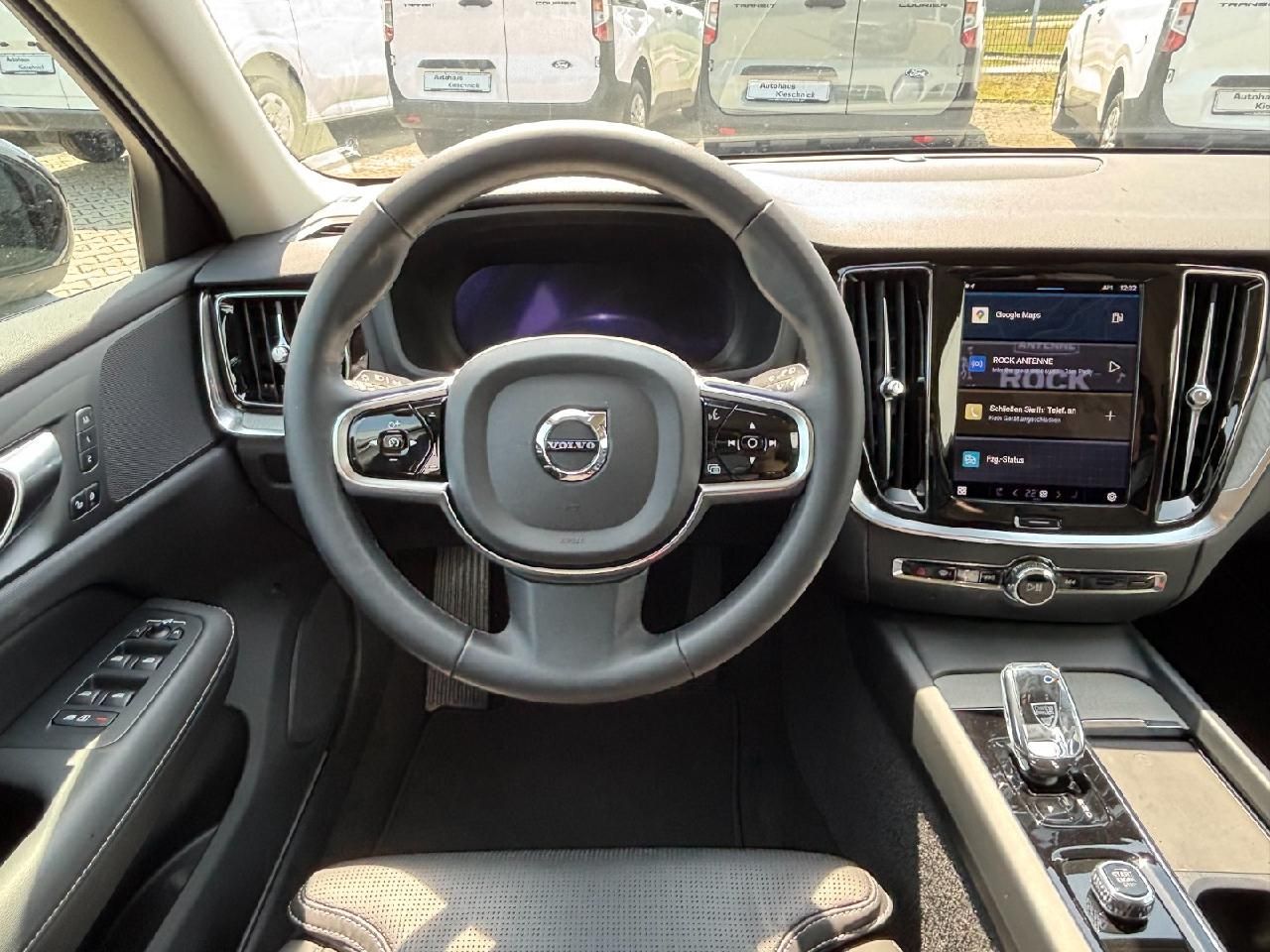 Fahrzeugabbildung Volvo V60 Kombi Plus Dark LED DAB AHK ACC Harman Kardo
