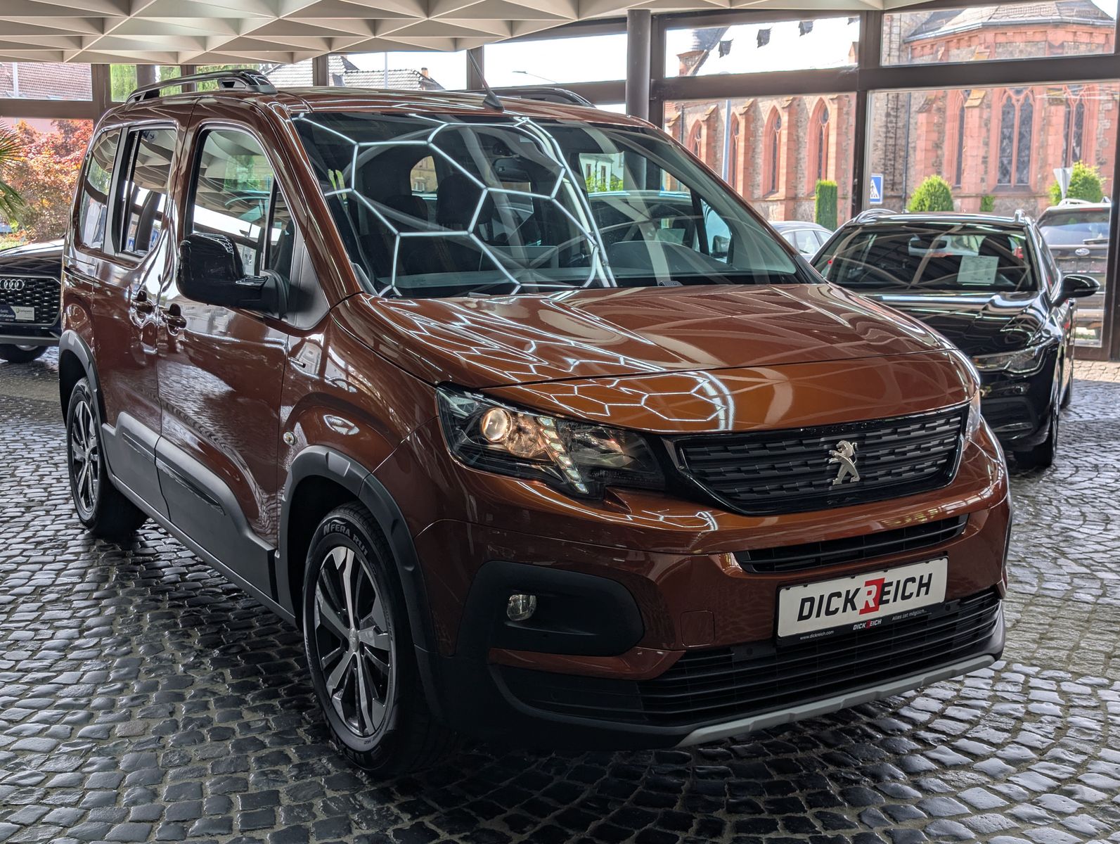 Fahrzeugabbildung Peugeot Rifter GT N1 L1 PANO XENON APP TEMP KAM ALU 17"