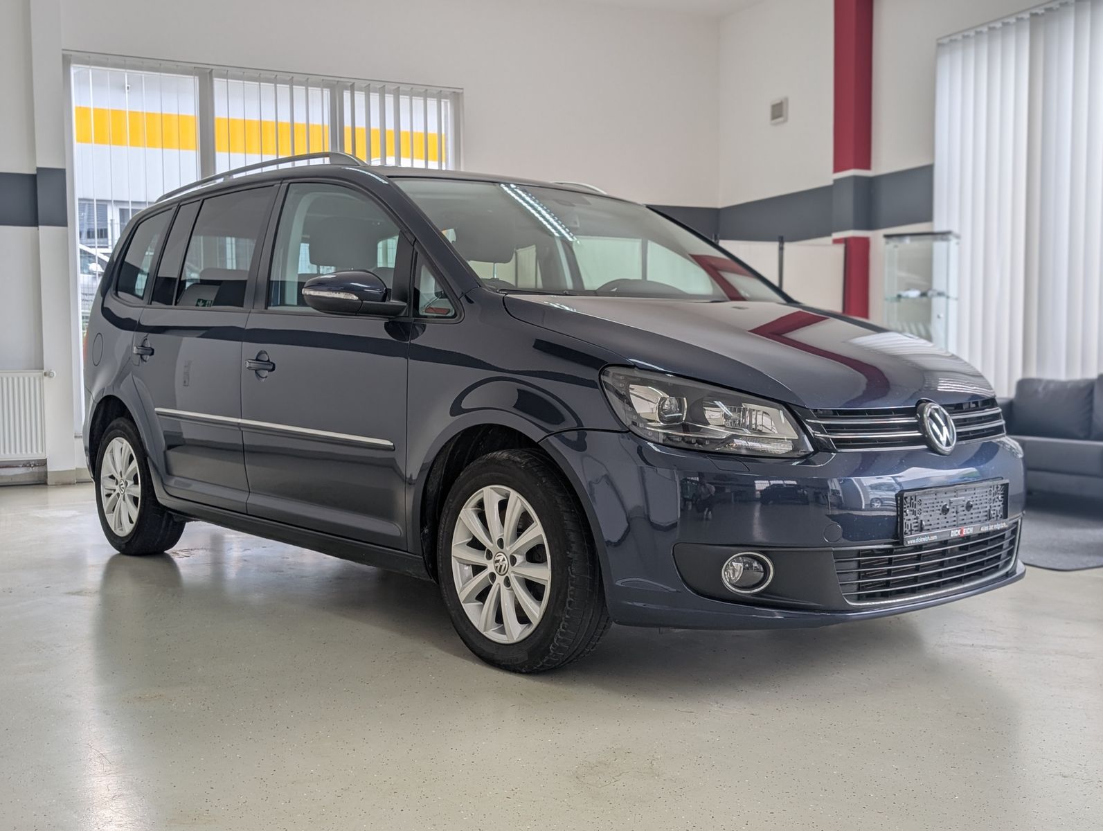 Fahrzeugabbildung Volkswagen Touran 2.0 TDI Highline PANO AHK PDC APP XENON