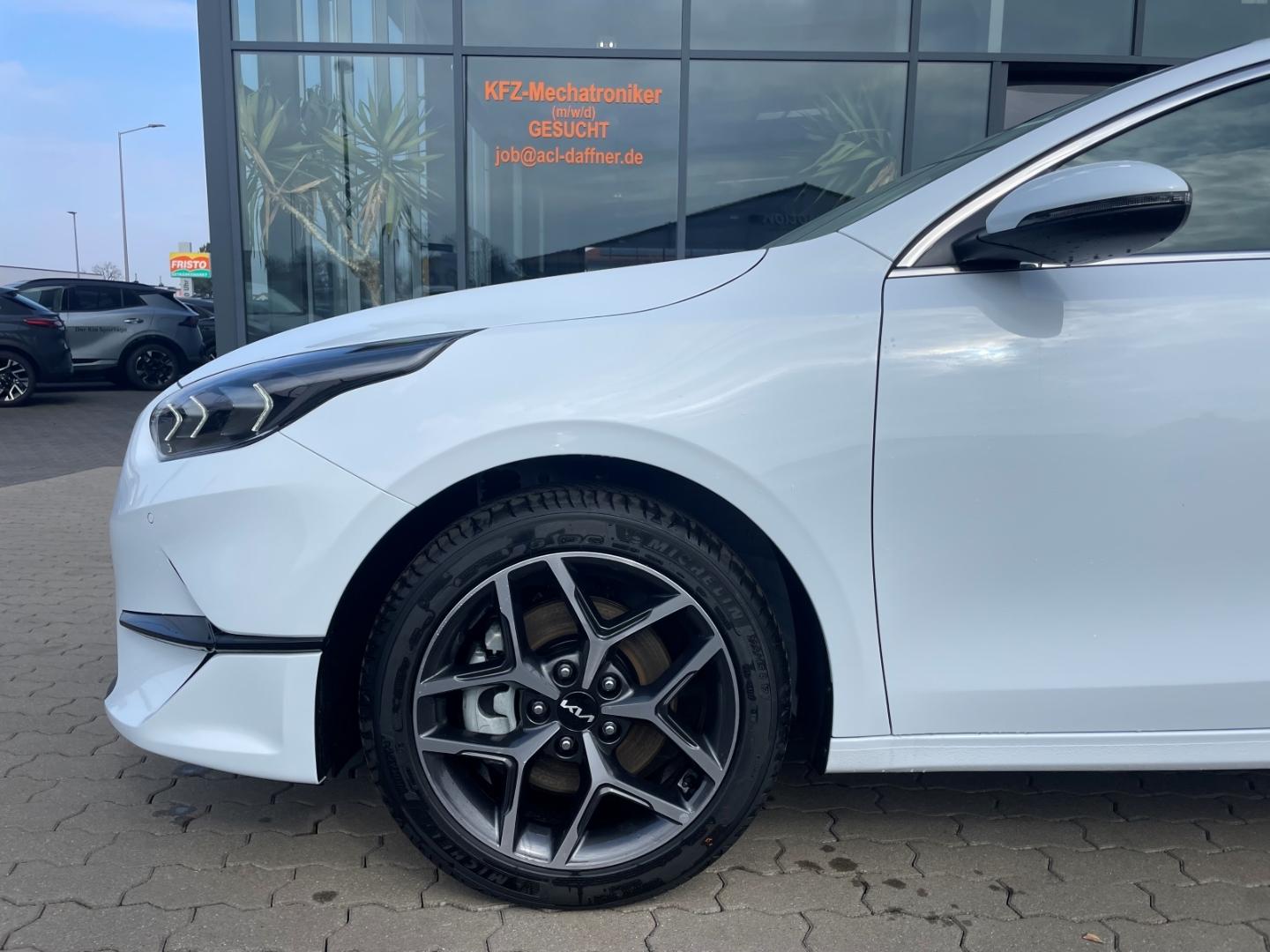 Kia Ceed_sw Ultimate Edition AppleCarPlay P8 P9