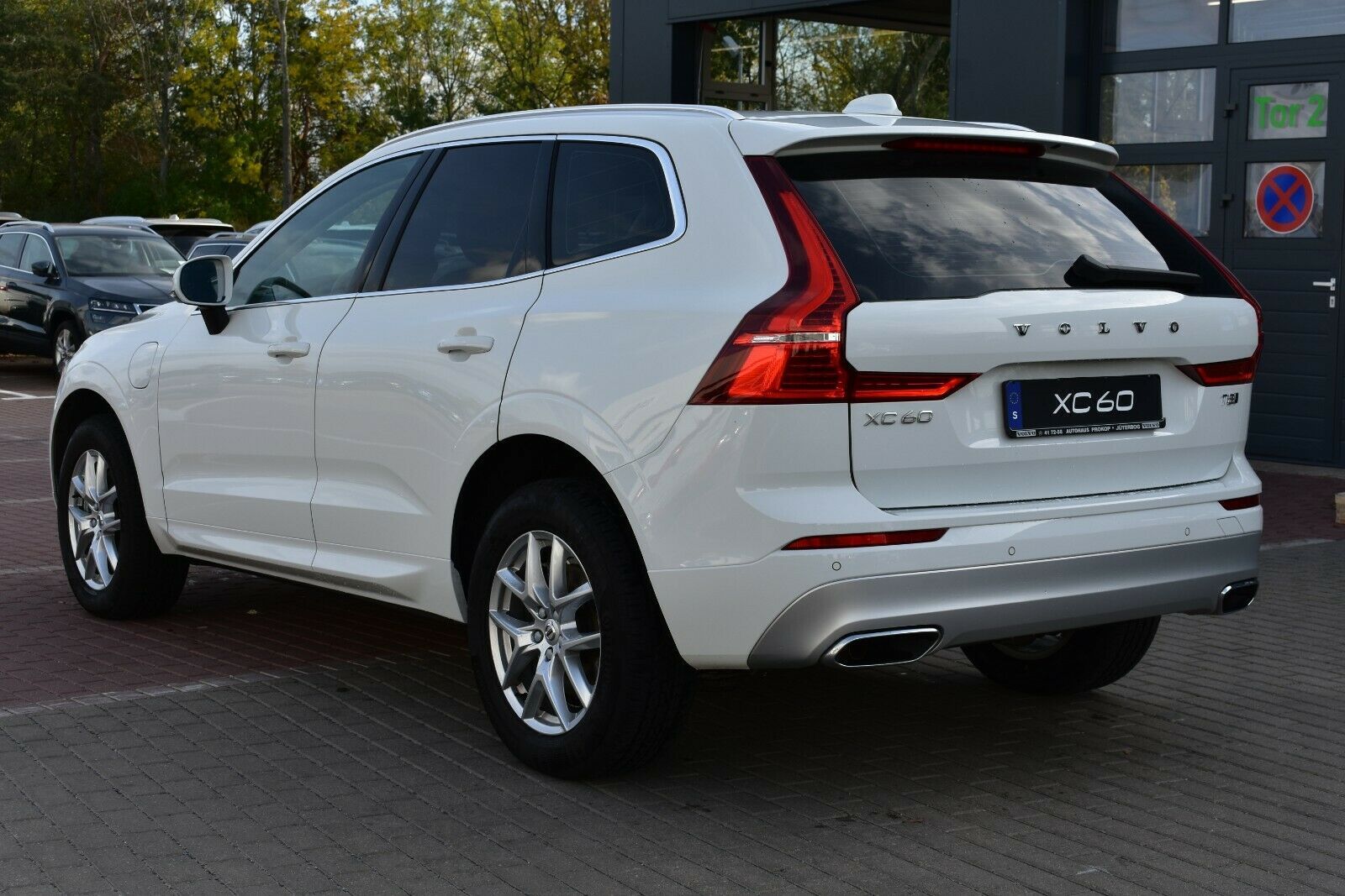 Fahrzeugabbildung Volvo XC60 T8 Twin Engine AWD Momentum*PANO*LUFT*STHZG