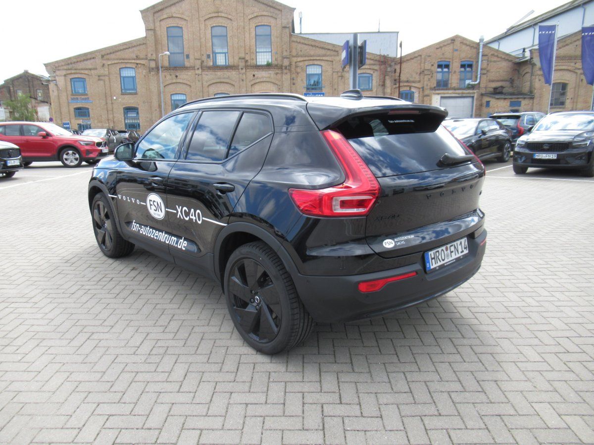 Volvo XC40 B3 Benzin Black Edition Plus Automatik imagem 3