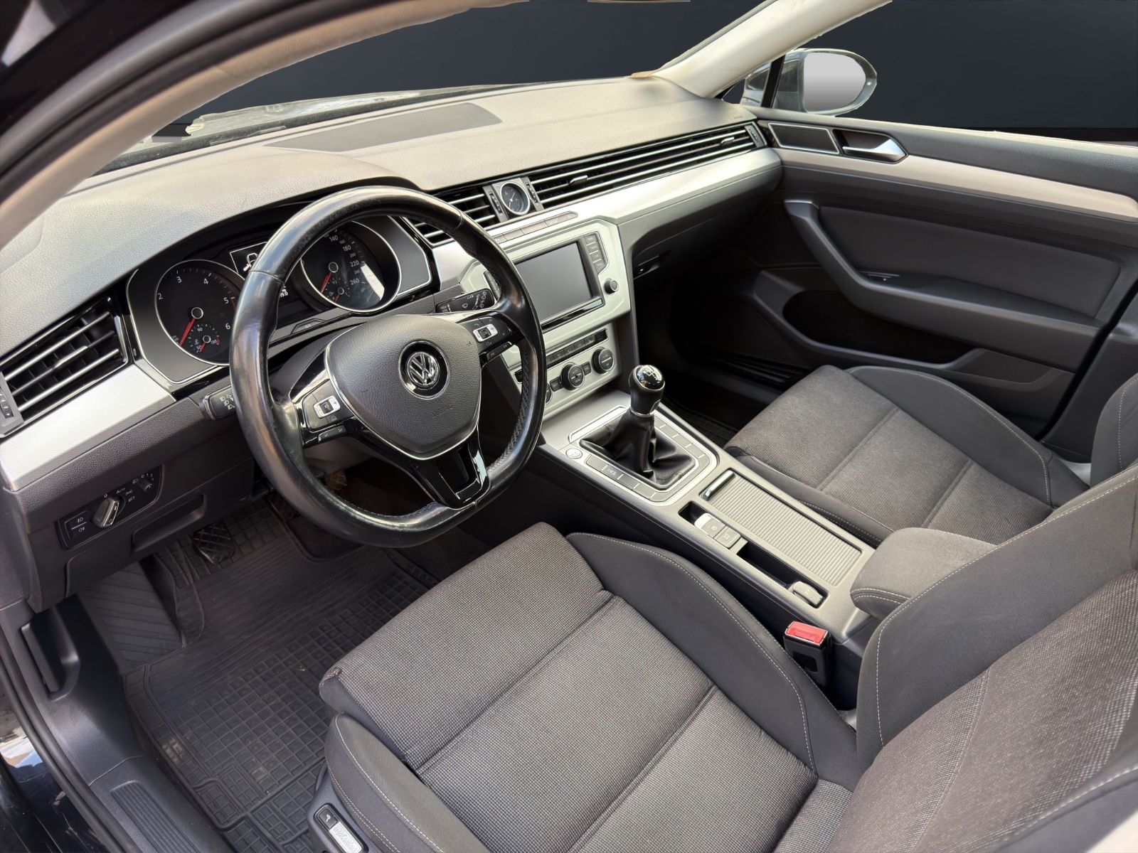 Fahrzeugabbildung Volkswagen Passat Variant Comfortline BMT/Start-Stopp