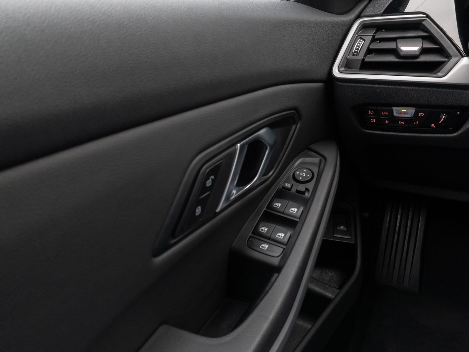 Fahrzeugabbildung BMW 320d xD Laser DAB PDC AHK Alarm Komfort Sport