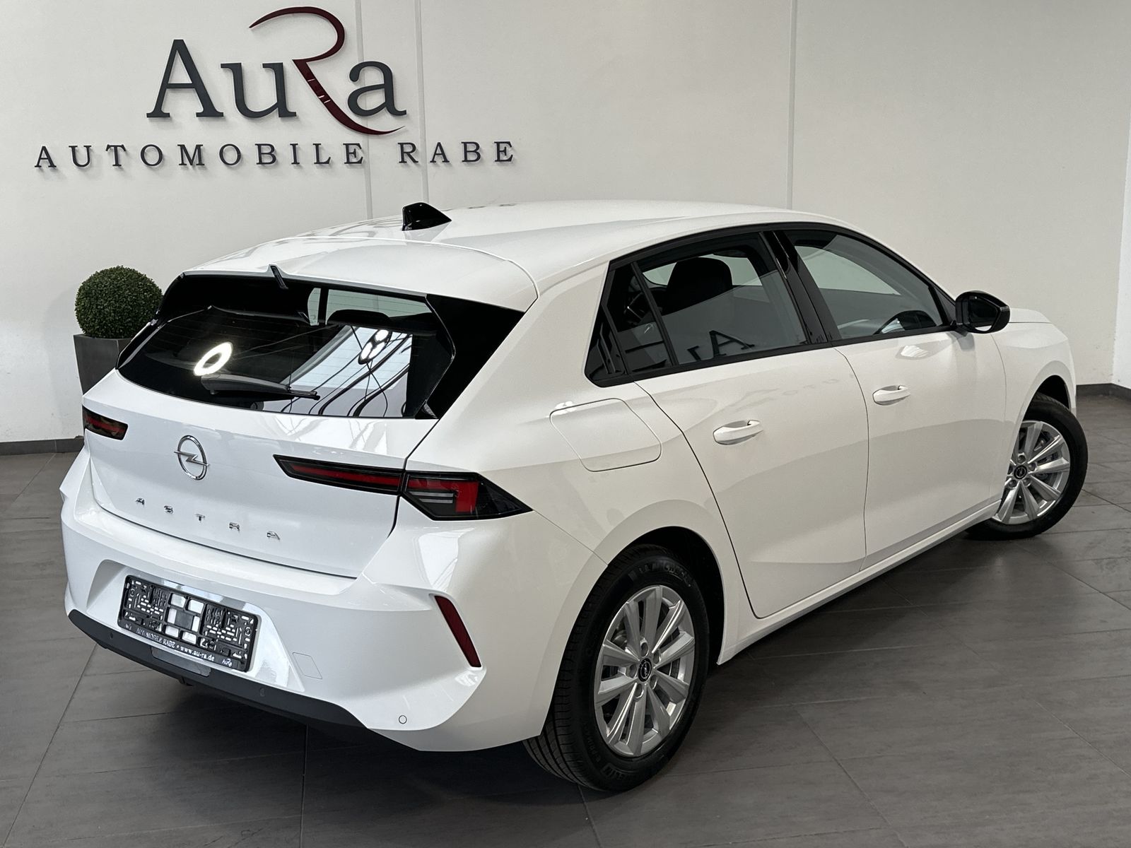 Fahrzeugabbildung Opel Astra Limousine 1.5 D Enjoy AT NAV+LED+VCOCK+PP