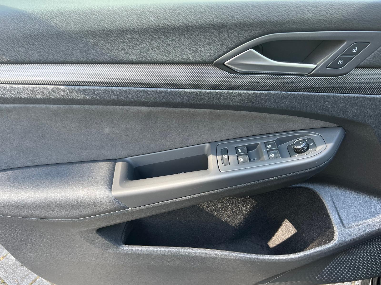 Volkswagen Golf VIII Lim 1.5 eTSI R-Line-LED-KAM-NAVI-GARAN, миниатюра 9