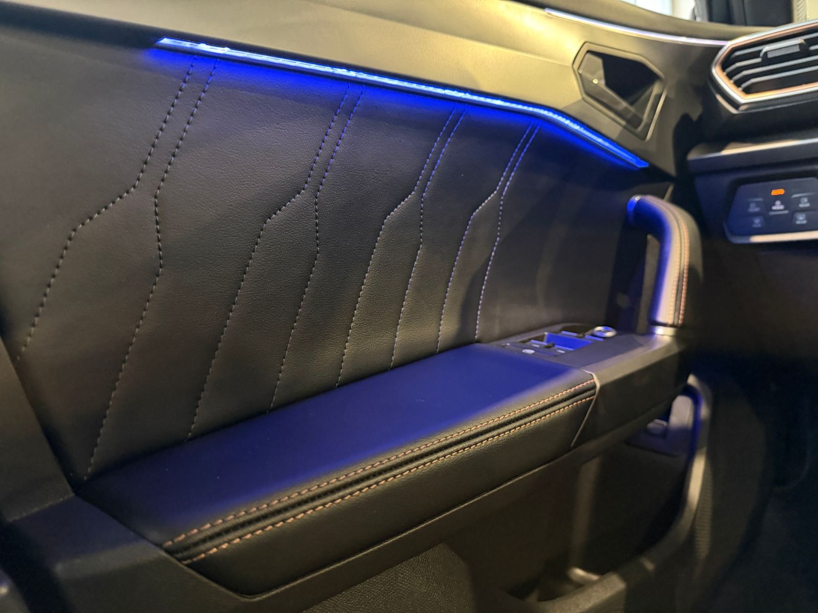 Fahrzeugabbildung CUPRA Formentor VZ 4Drive PANO BEATS LED