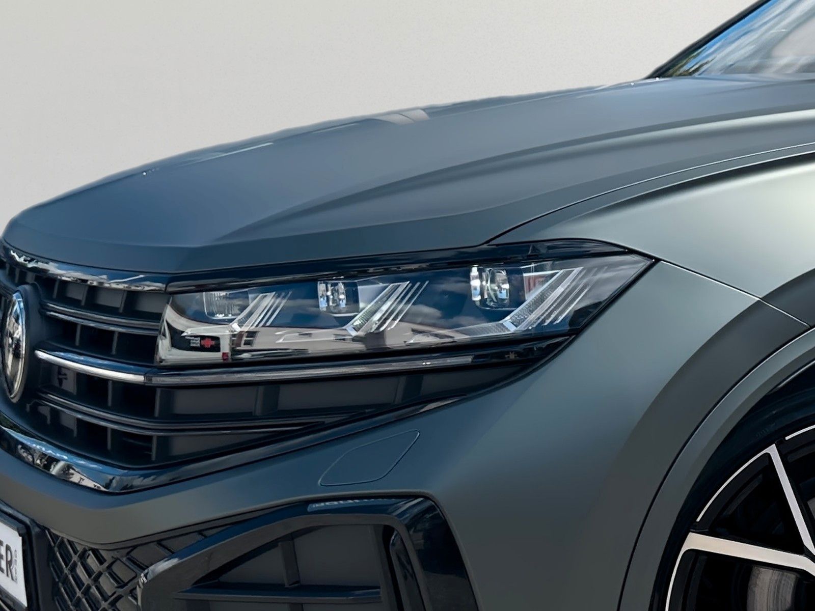 Fahrzeugabbildung Volkswagen Touareg 3.0 TDI  4Motion R-Line Pano ACC Nachtsi