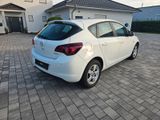 Opel Astra J Edition 140PS LED gepflegtes Fahrzeug - Opel aus 2010