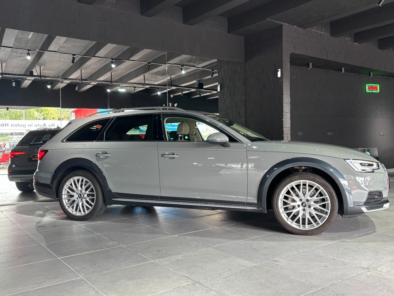 Fahrzeugabbildung Audi A4 Allroad quattro  VIRTUAL/AMBIENTE/KAMERA/SHZ/