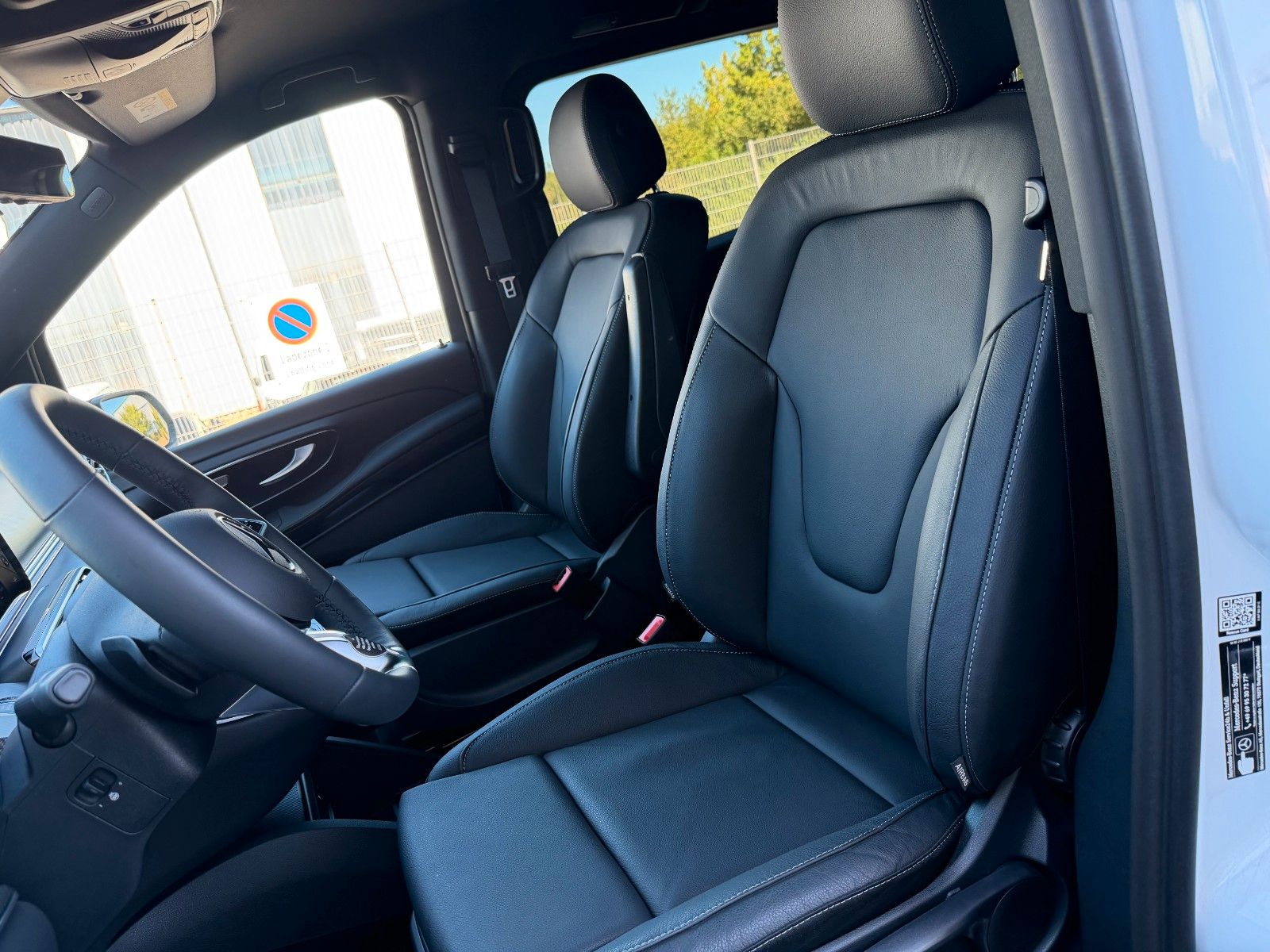 Fahrzeugabbildung Mercedes-Benz V 300 d AVA 4MATIC AMG AHK2,5 DISTRONIC Standh