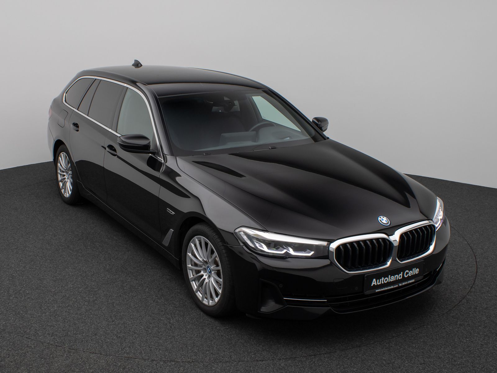 Fahrzeugabbildung BMW 530e xD HUD DAB CockPitPro PDC Komfort Alarm LED
