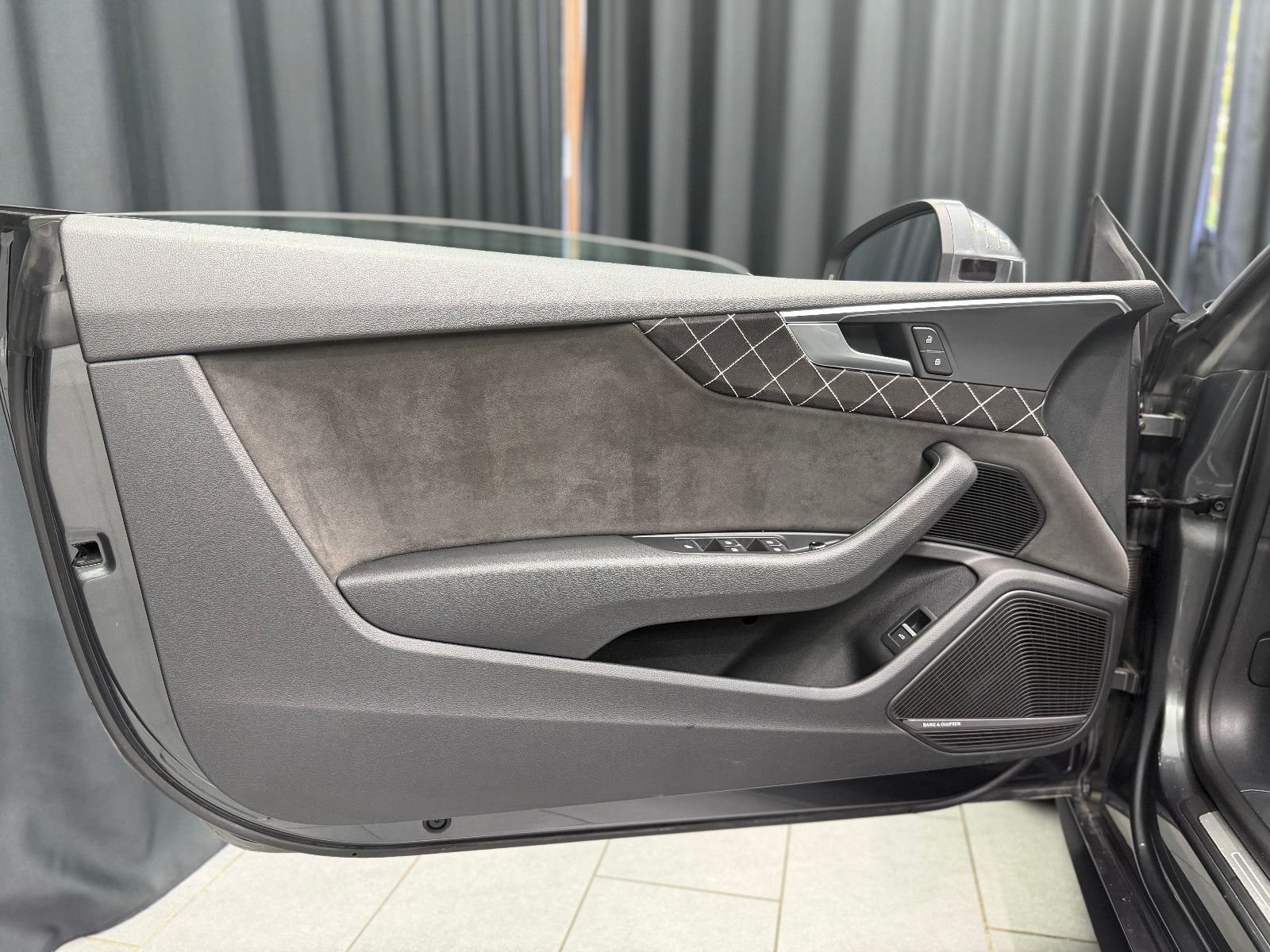 Fahrzeugabbildung Audi A5 Cabriolet S-LineB&O|MASSAGE|RS-SITZE|360°