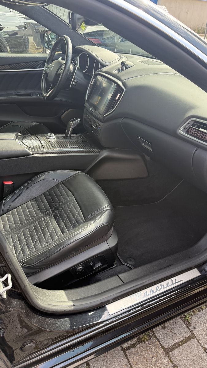 Fahrzeugabbildung Maserati Ghibli GranSport Diesel