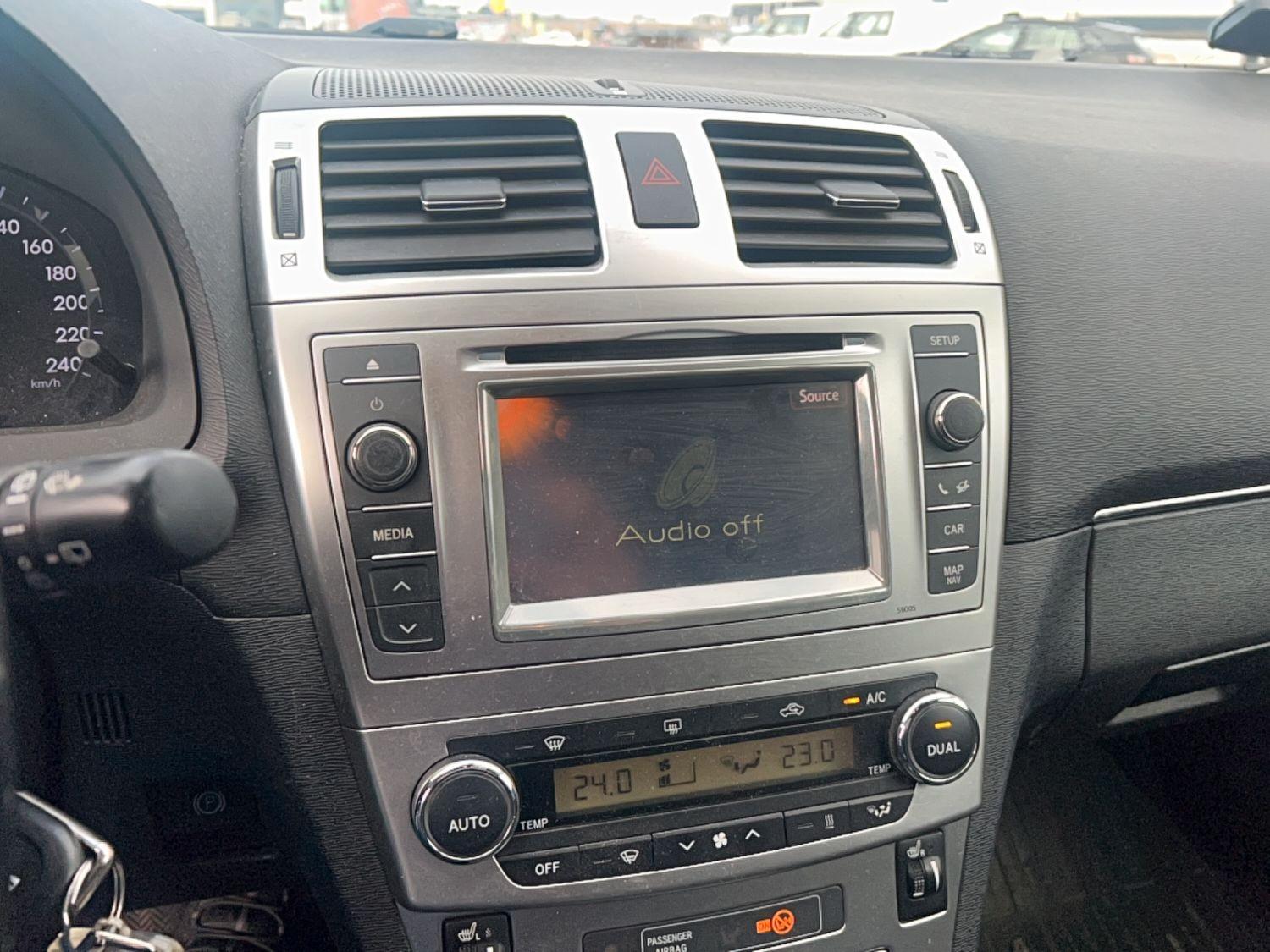 Toyota Avensis 2012 — photo 21