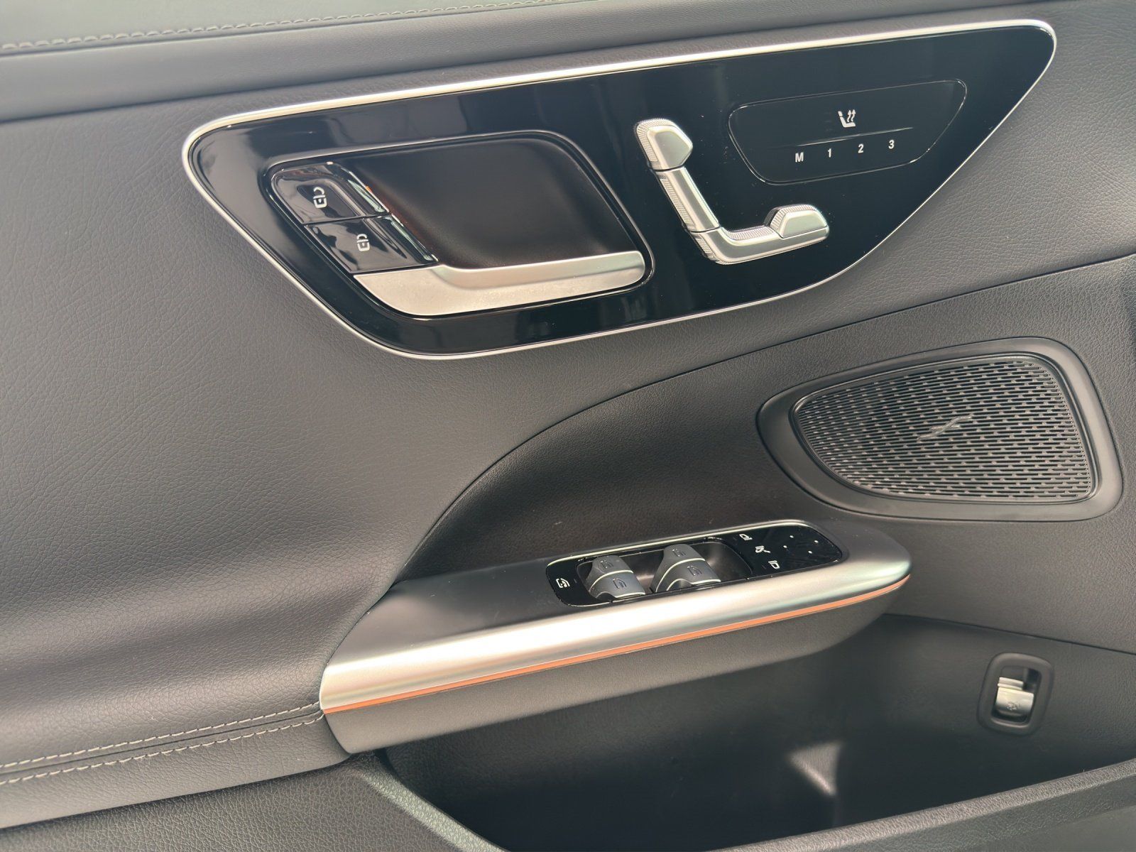 Fahrzeugabbildung Mercedes-Benz C 300 d AMG 360°Pano DISTRONIC Memory NIGHT 19"