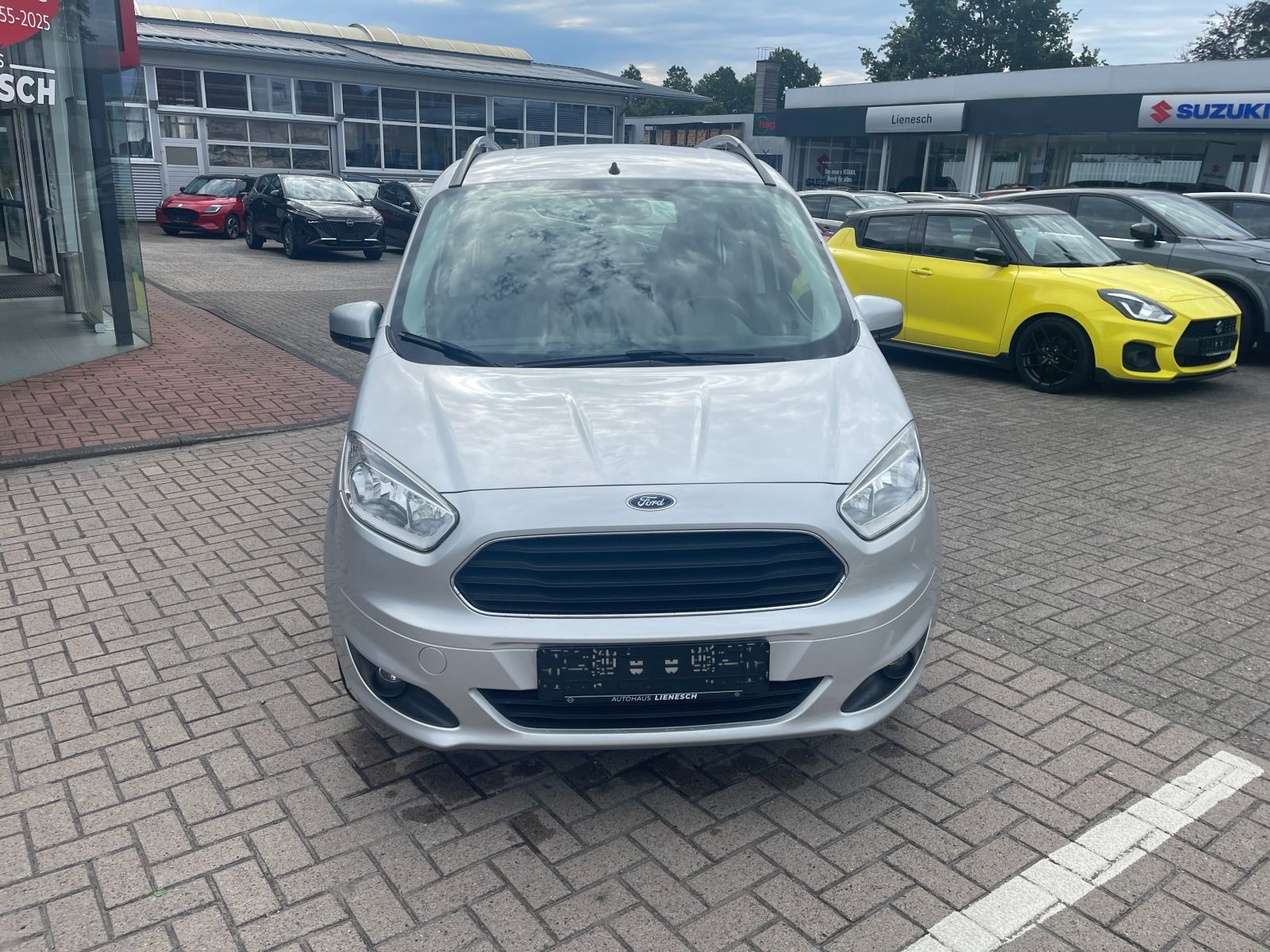 Fahrzeugabbildung Ford Tourneo Courier 1.0 EcoBoost Trend Kombi
