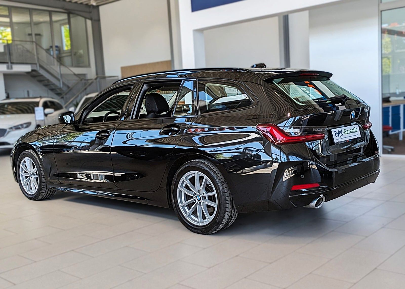 Fahrzeugabbildung BMW 320 d Touring AUT LEDER NAVI HUD LIVE COCKPIT