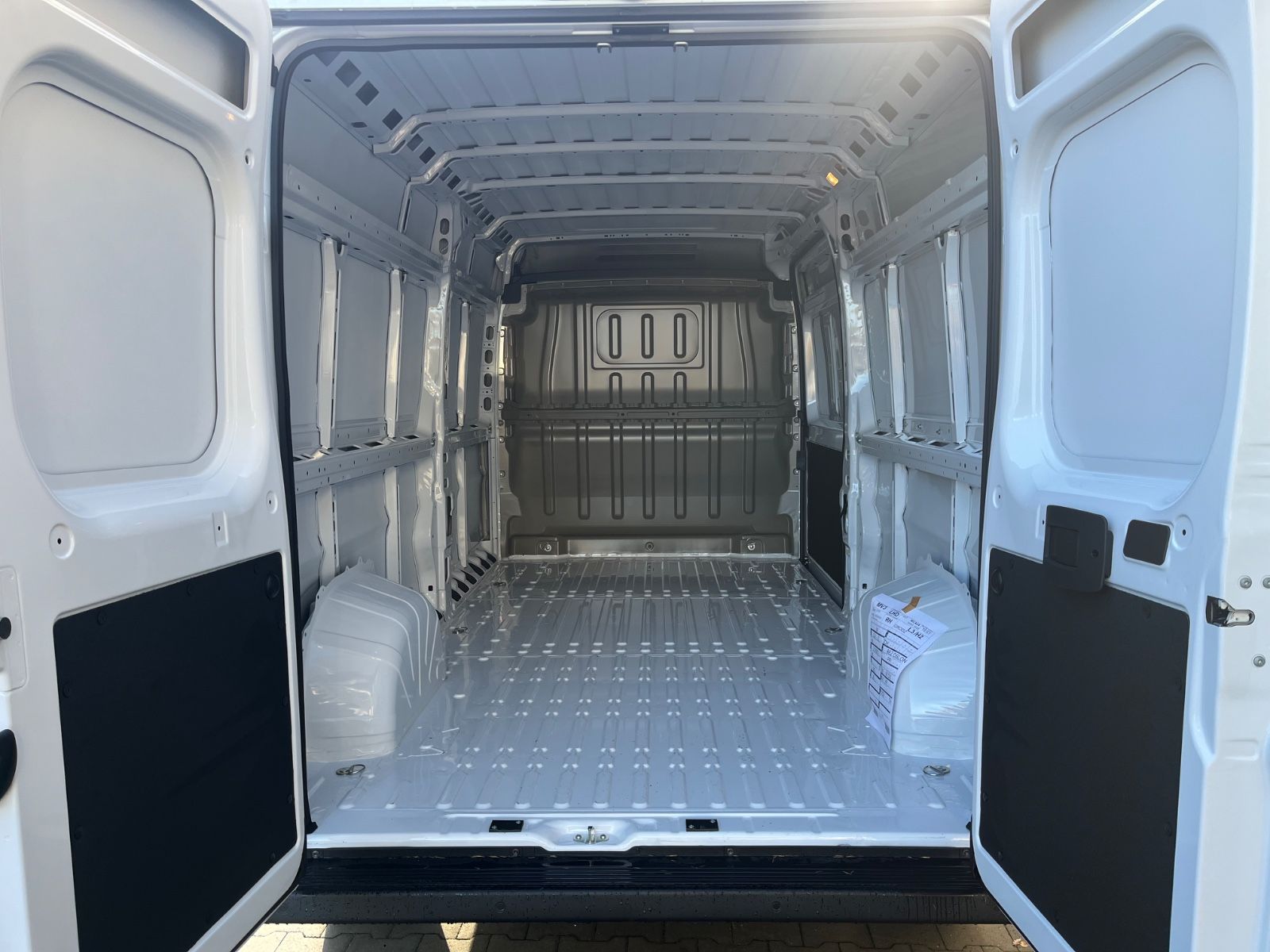 Fahrzeugabbildung Fiat Ducato H2 Kastenwagen 33 L3H2 140 Multijet Hochd