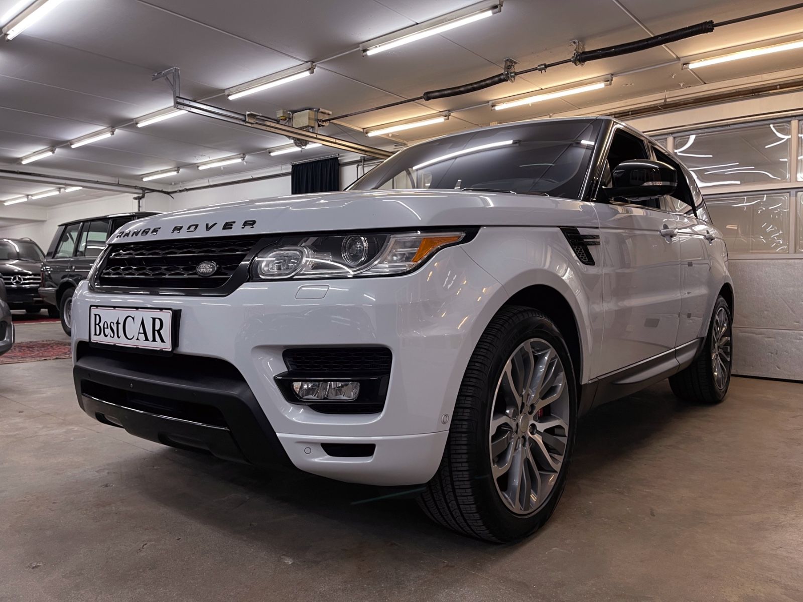 Land Rover Range Rover Sport SCV8 HSE Dynamic