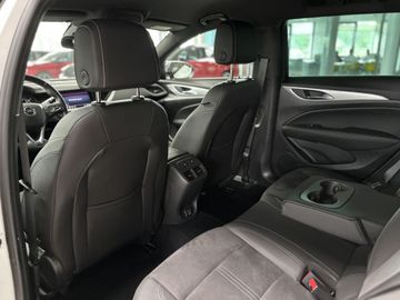 Fotografie des Opel Insignia Sports Tourer 2.0 Diesel AT Elegance AH