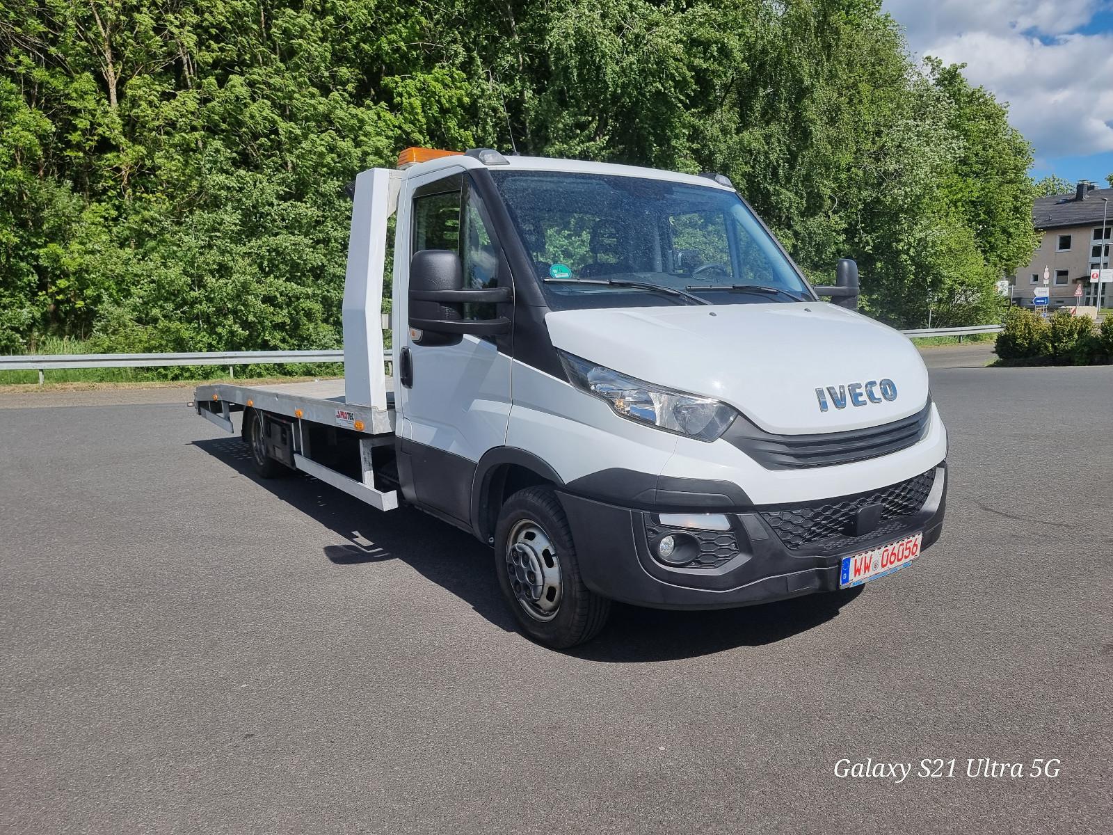 Iveco Daily -Abschlepwagen 45C1P  Zwillingsbereifung