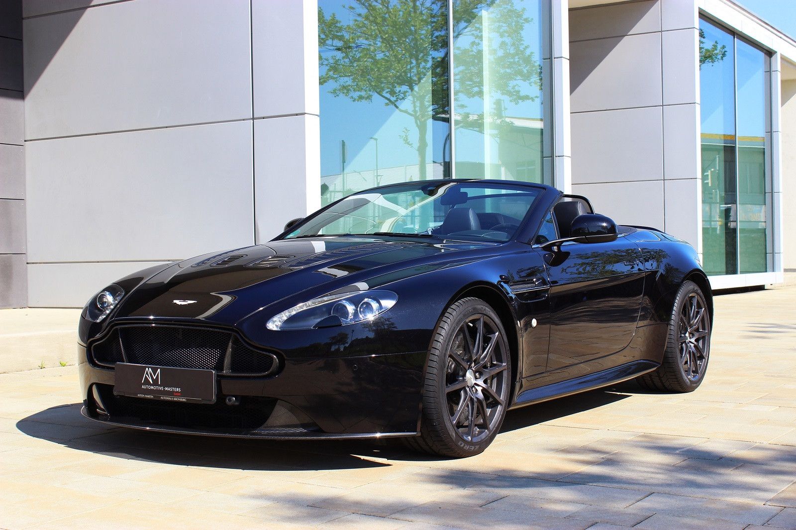 ASTON MARTIN V12 Vantage