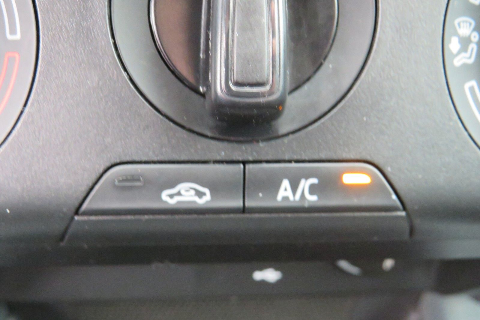 Fahrzeugabbildung SKODA Fabia Combi KLIMA SITZHEIZUNG PDC ALU 1.HAND