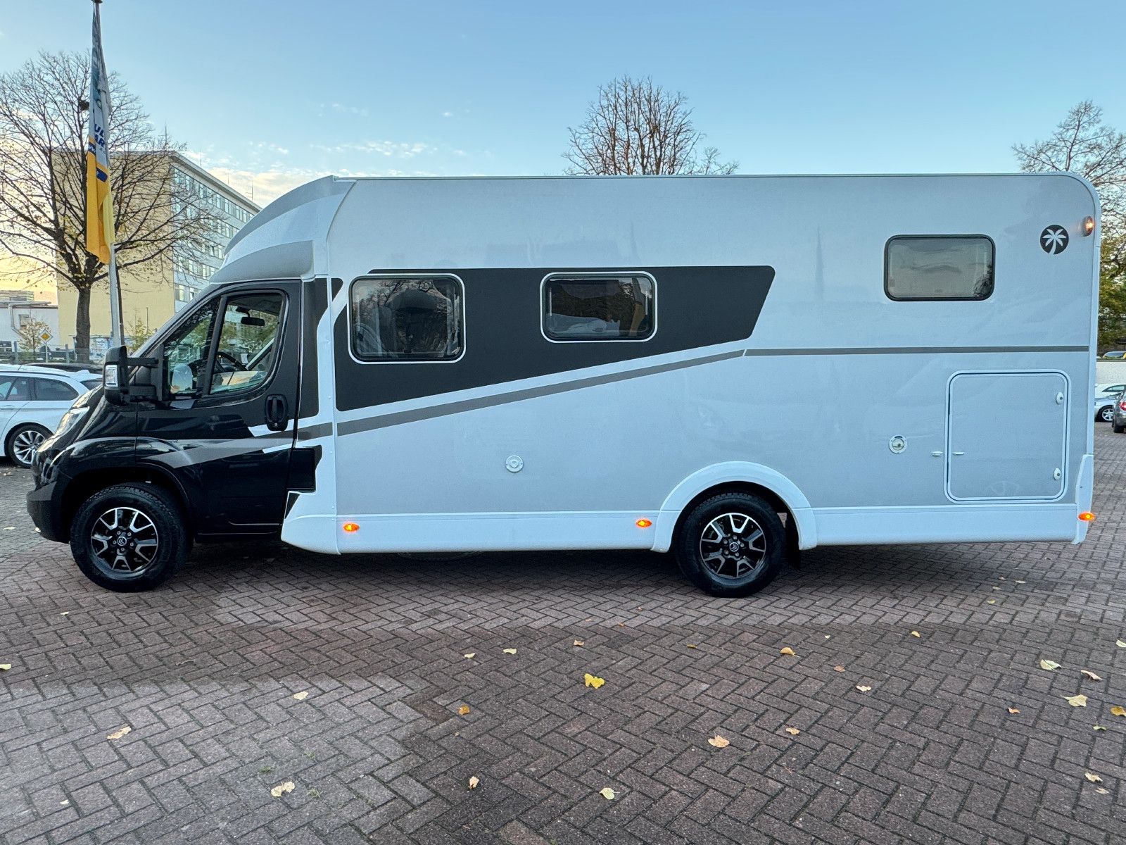 Fahrzeugabbildung Sunlight ADVENTURE EDITION T 68 1HAND KEIN MIETER HUBBETT