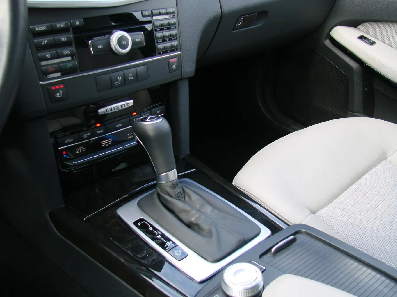 Mercedes-Benz E 220 CDI Avantgarde BlueEfficiency Multikonturs