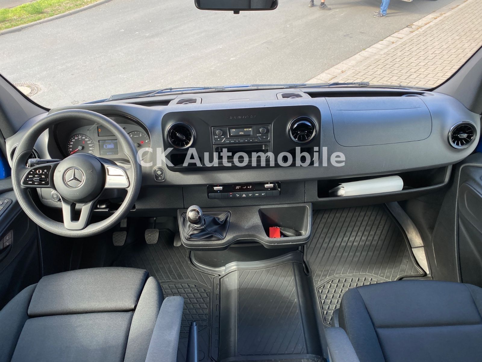 Fahrzeugabbildung Mercedes-Benz Sprinter III Tourer 214 RWD L2 /9 Sitze/Klima