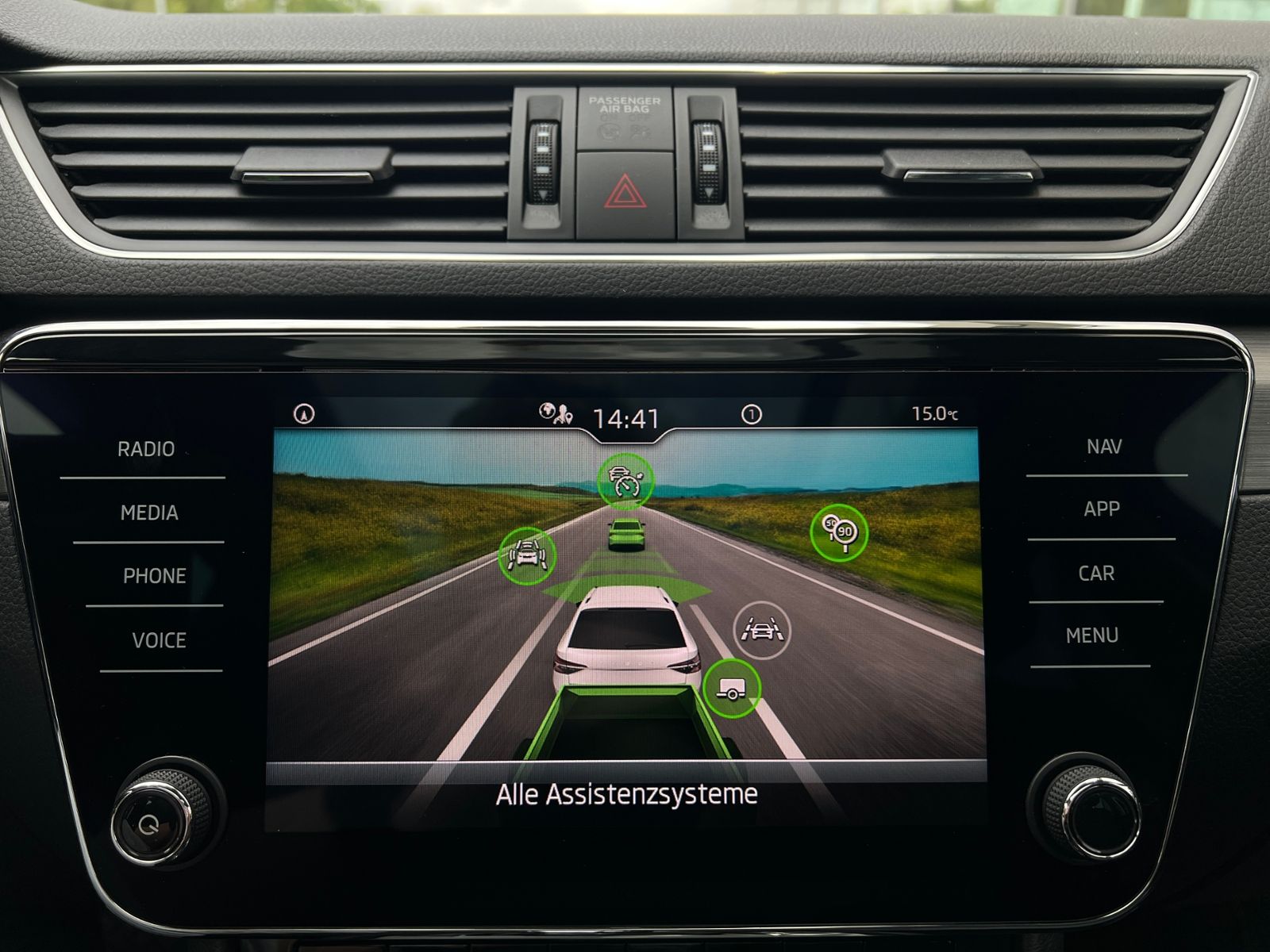 Fahrzeugabbildung SKODA Superb Combi Style 2.0 TDI DSG *AHK,LED,Pano,ACC