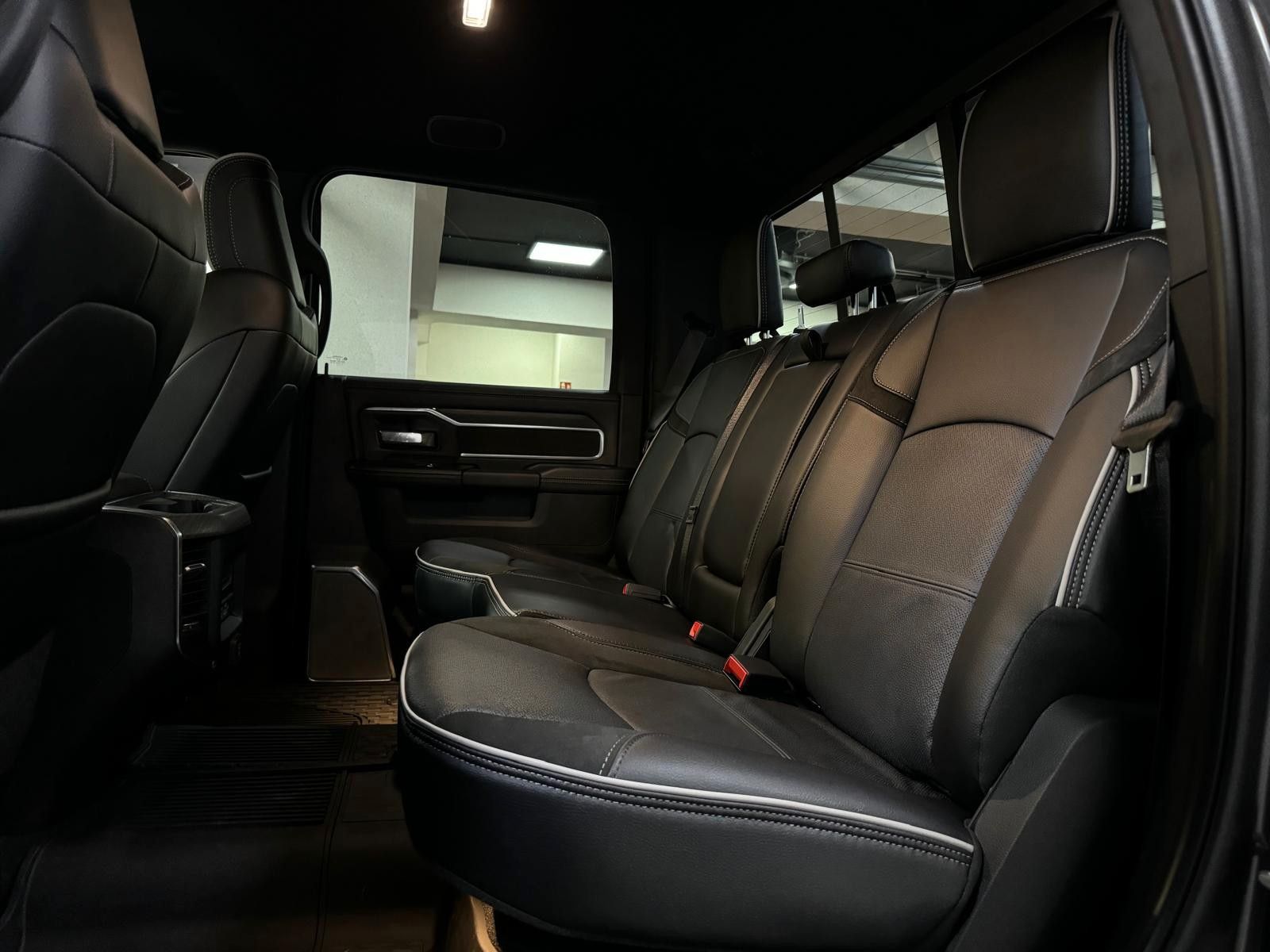 Fahrzeugabbildung Dodge RAM 3500 LARAMIE AEV OFF ROAD 6.4L-V8 37"-LONG