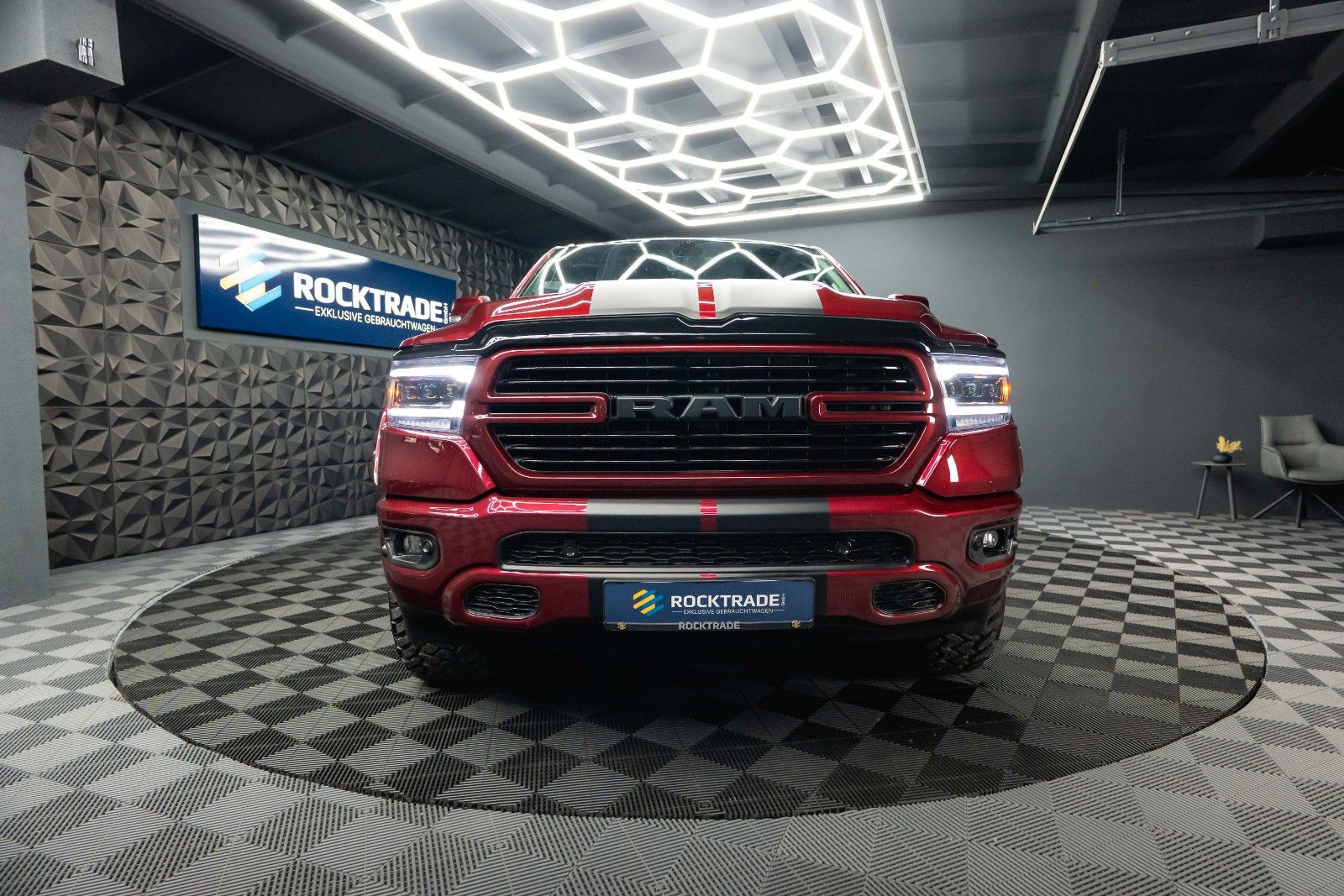 Fahrzeugabbildung Dodge RAM 5.7 V8 HEMI 4x4 OFFROAD Night-Paket *LED*19%