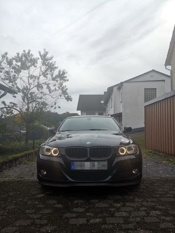 BMW 320i - e90