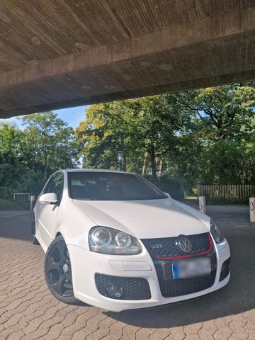 Volkswagen VW GOLF 5 GTI LEDER NAVI XENON TÜV 8-26